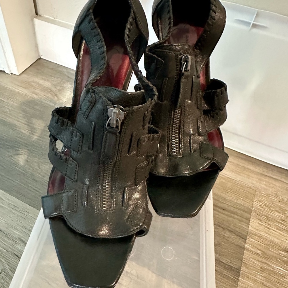 Jessica Simpson Black Leather Heels size 6 with zipper front
